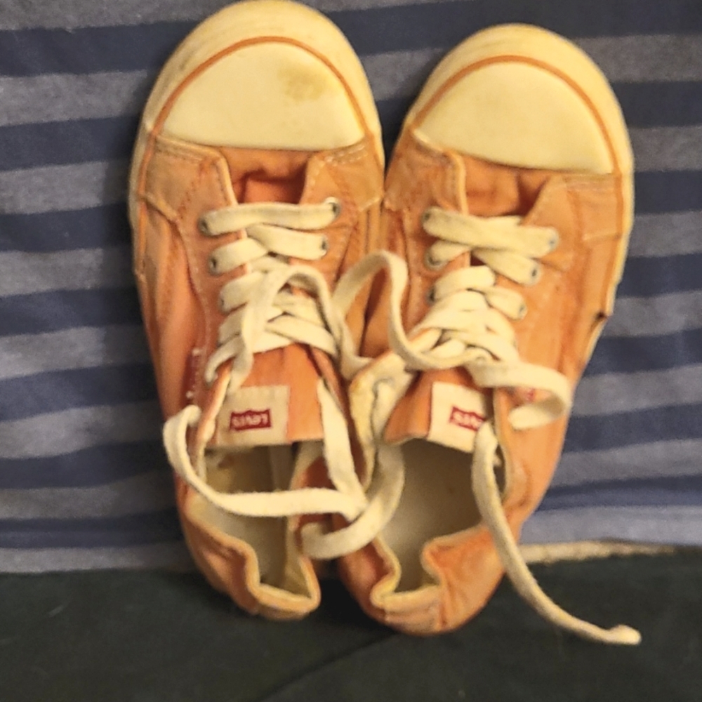 Levi's